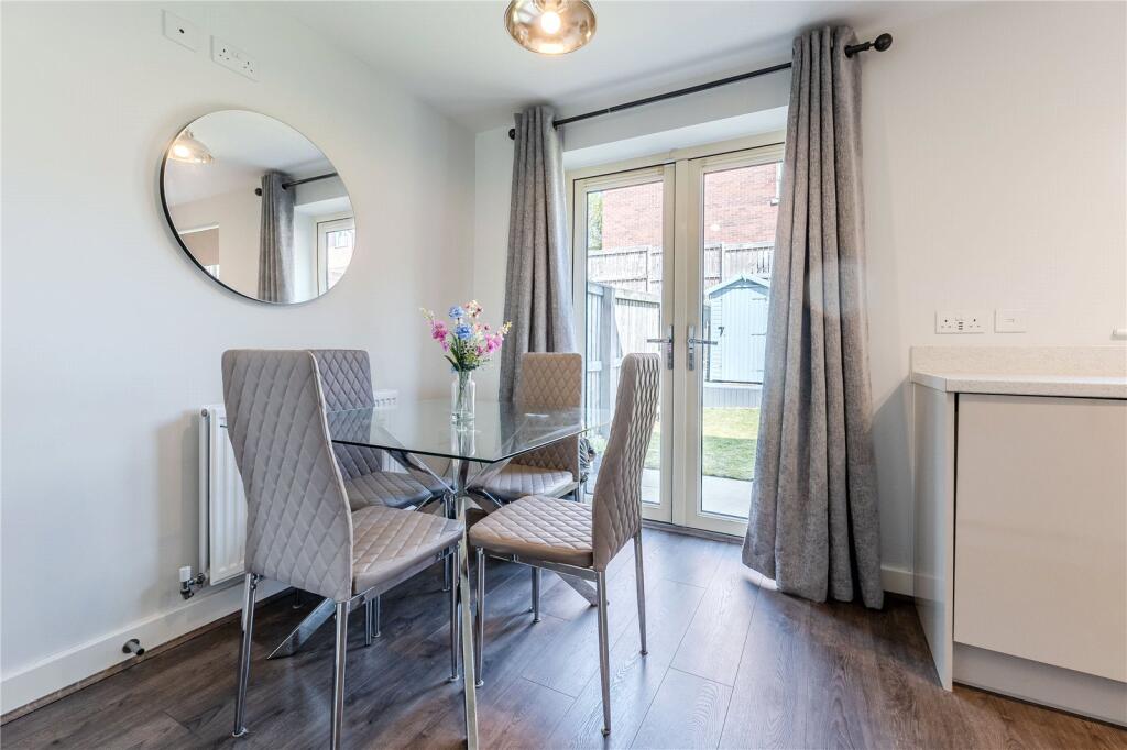 Oak Park Lane, Leeds, West Yorkshire photo 4