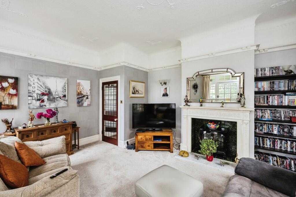 House in Felinfoel, Tyrfran, Llanelli - View 5