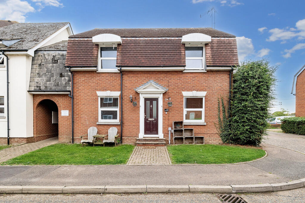 2-bed maisonette on Tattersalls Chase, Southminster, CM0, £200,000
