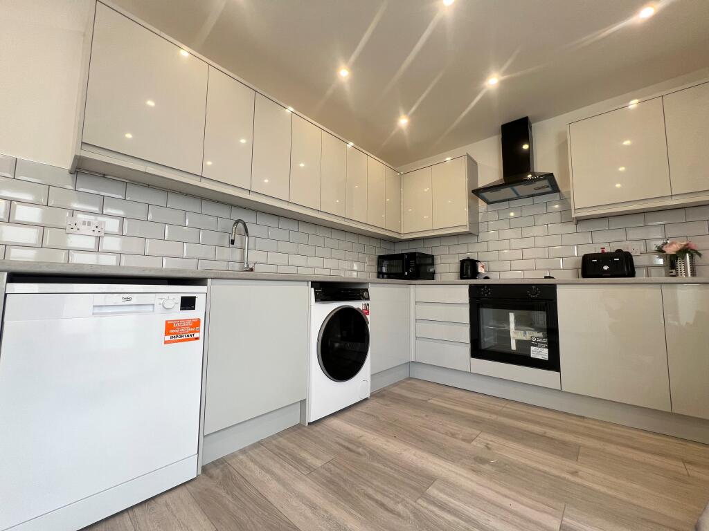 Apartment in Redditch, Worcestershire - View 2