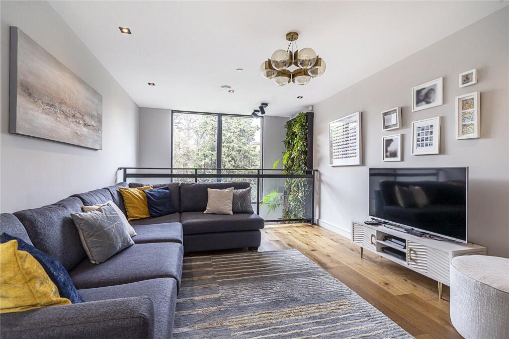 Main image of property: New Road, London, N8