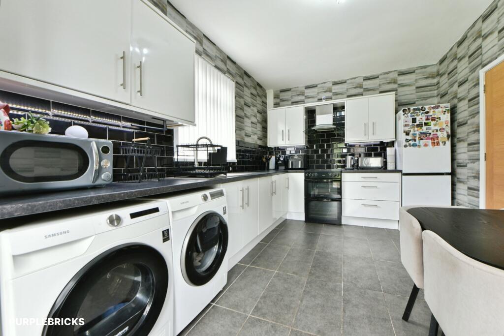 House in Oldham, Greater Manchester - View 4
