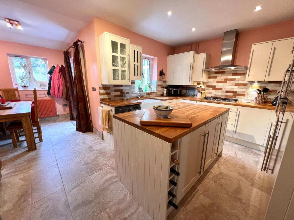 House in Duston, Marina Park, Upton - View 2