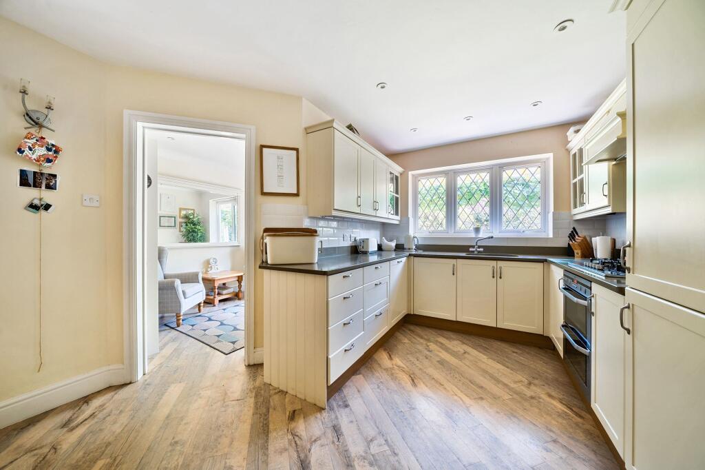 Mitchell Gardens, Slinfold, RH13 photo 2