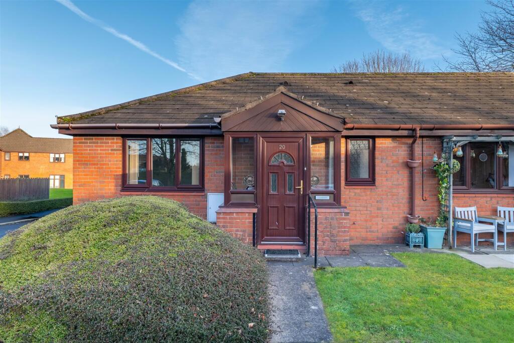 1-bed semi-detached on Kings Court, Leyland, £130,000
