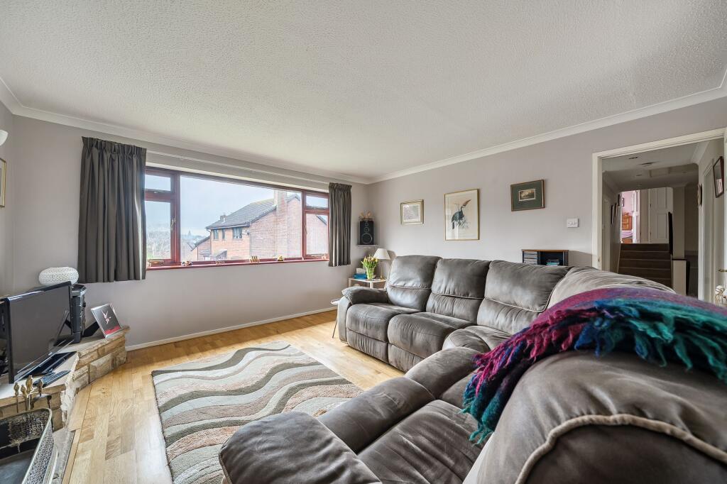 Waverley Close, Hook, RG29 1AT photo 5