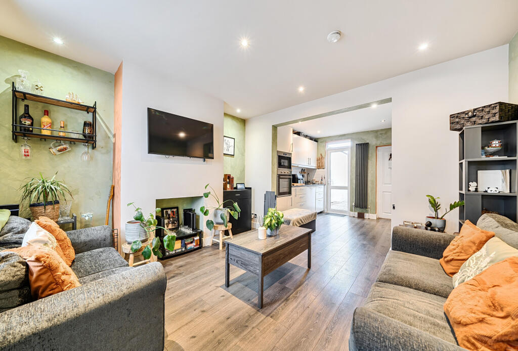 Main image of property: London Road, Romford, RM7
