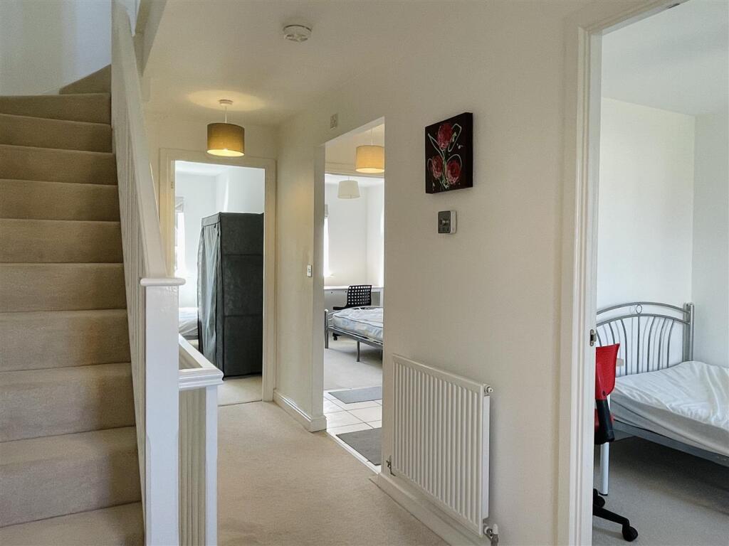 6 bedroom town house for rent