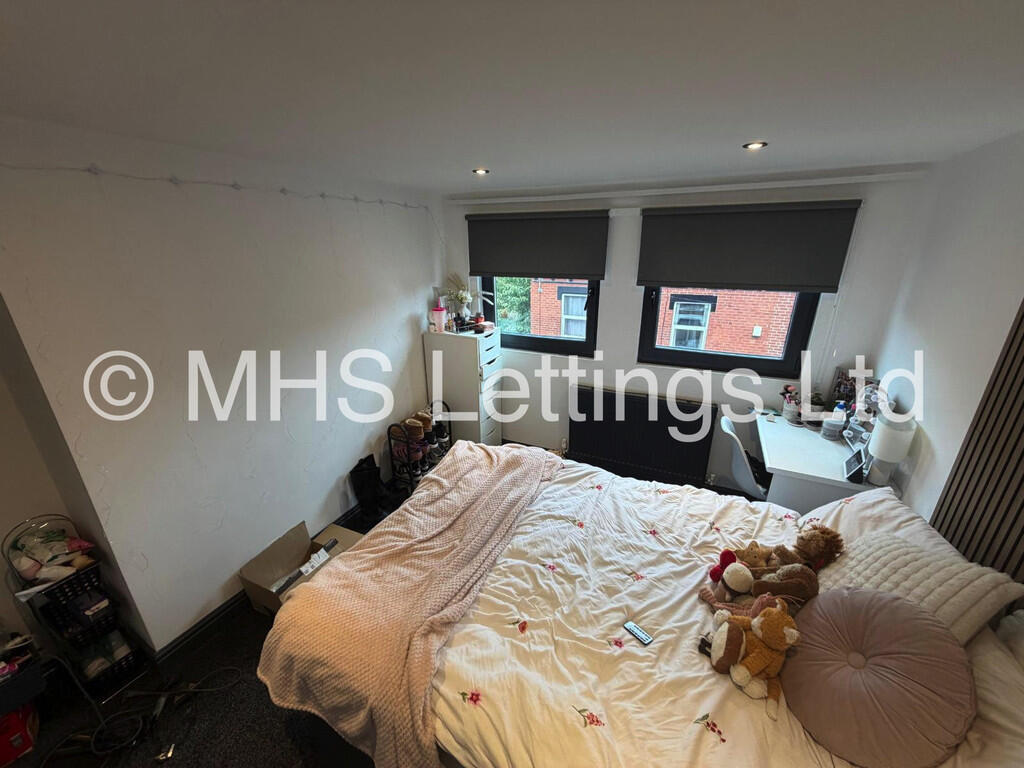 6 bedroom terraced house for rent