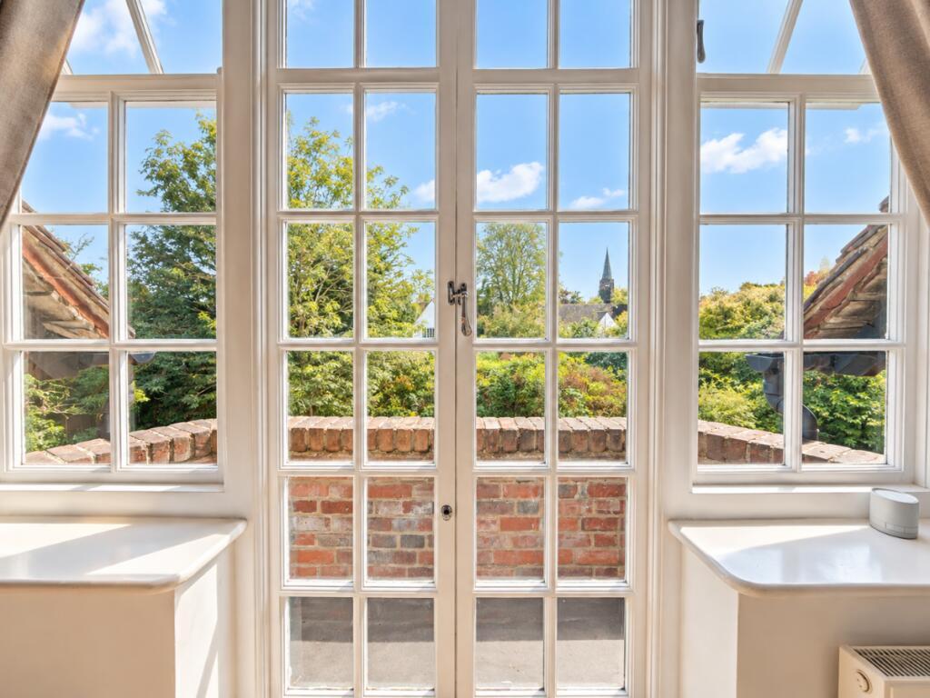 Meadway Court, Hampstead Garden Suburb photo 2
