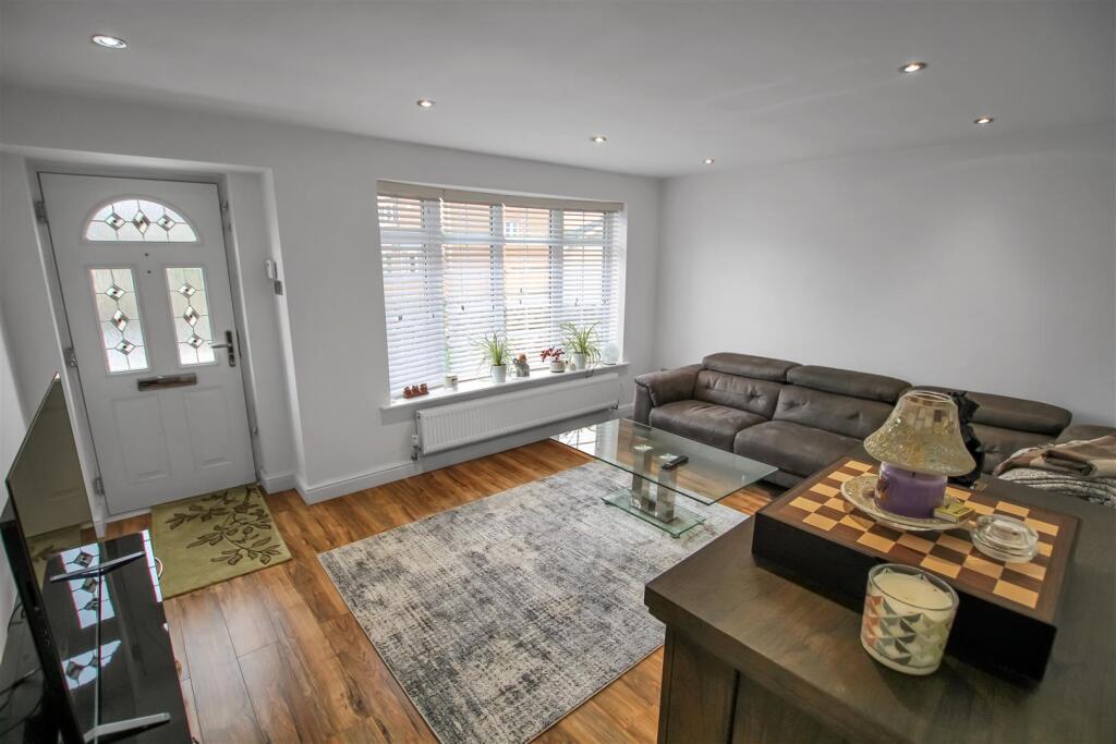 Lawns Square, New Farnley, Leeds photo 2