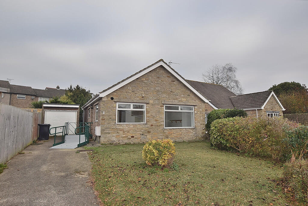 2-bed detached on White Rose Crescent, Richmond, £225,000