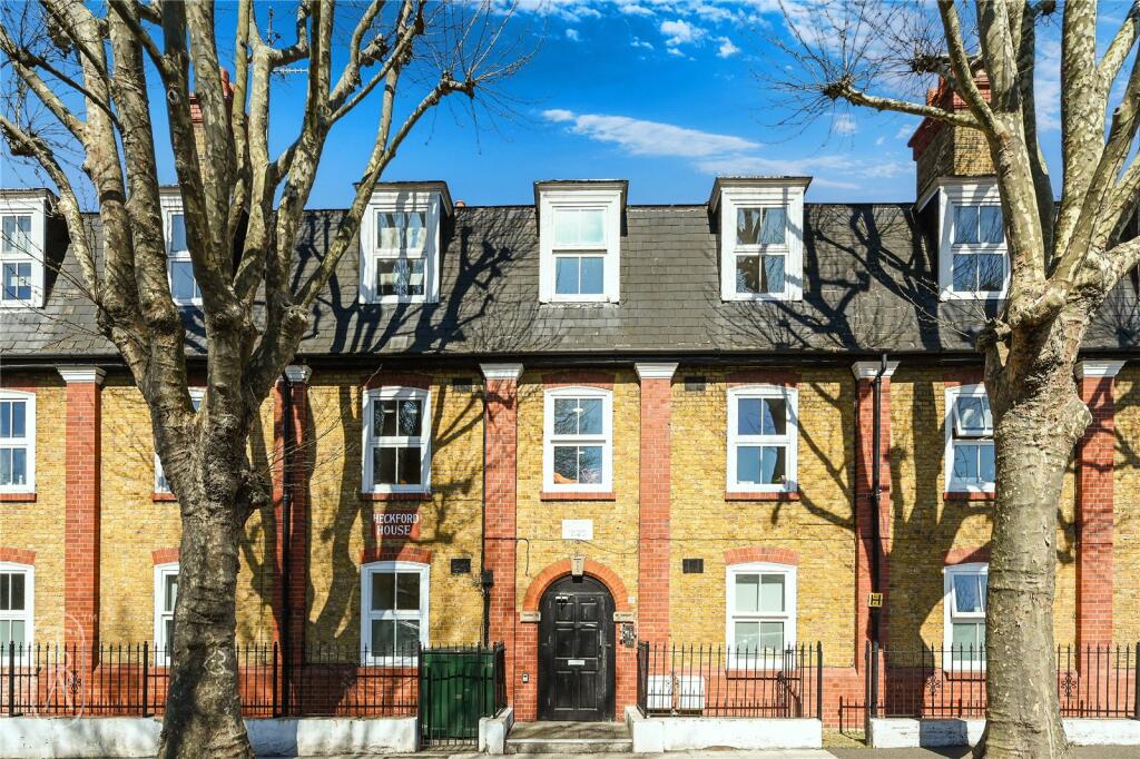 Main image of property: Grundy Street, London, E14
