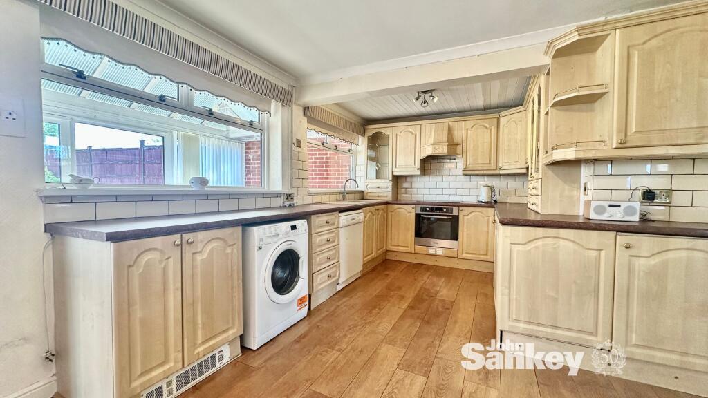 Westfield Drive, Mansfield, NG19 photo 2