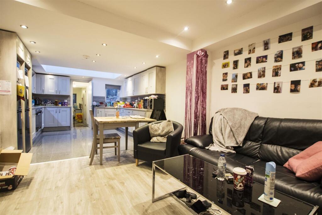6 bedroom house for rent