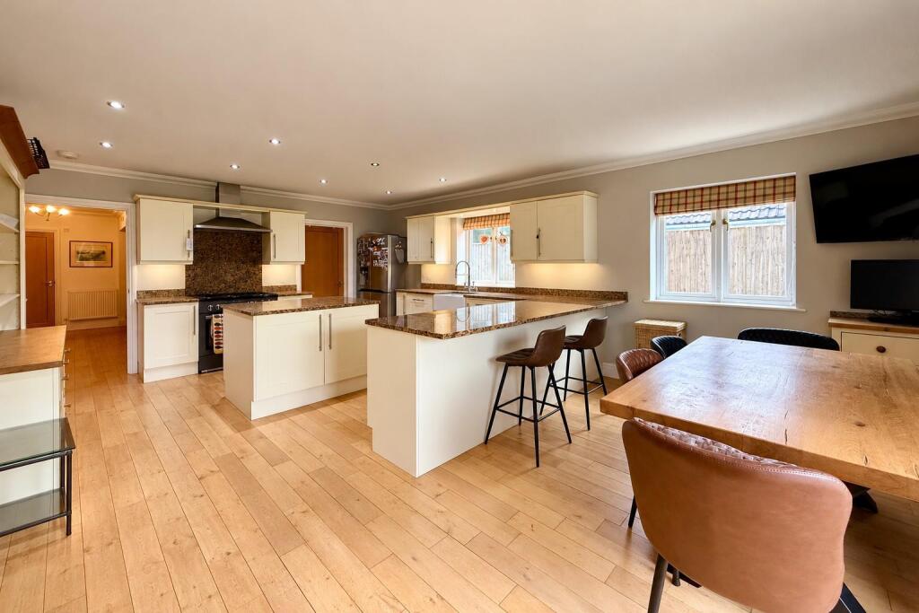 House in Gloucester - View 3