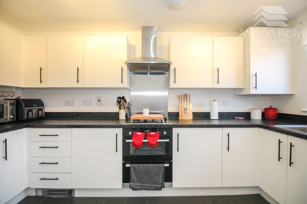 Pierres Place, GLEBE FARM, Milton Keynes, Buckinghamshire, MK17 photo 4