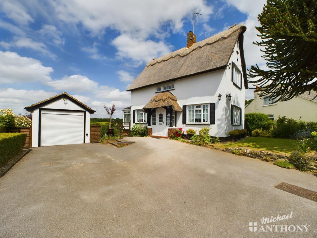 2-bed house on Lanes End, Heath and Reach, £550,000