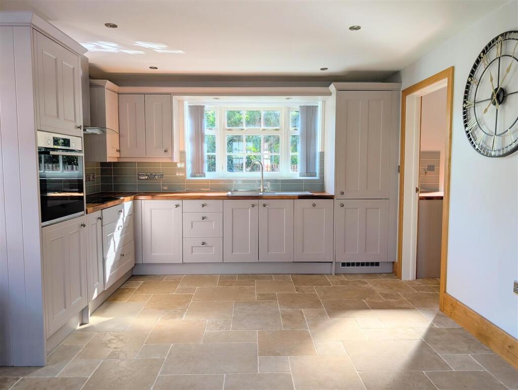 1 Brick Meadow, Bishops Castle, SY9 5DH photo 2