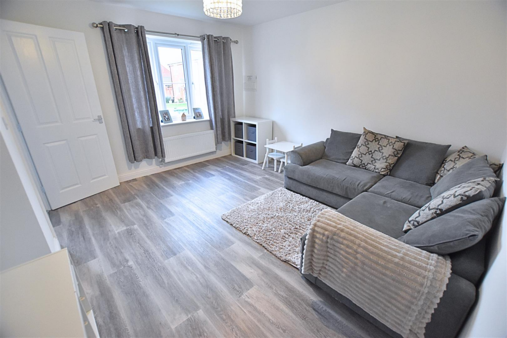Marigold Court, Laceby, Grimsby photo 4