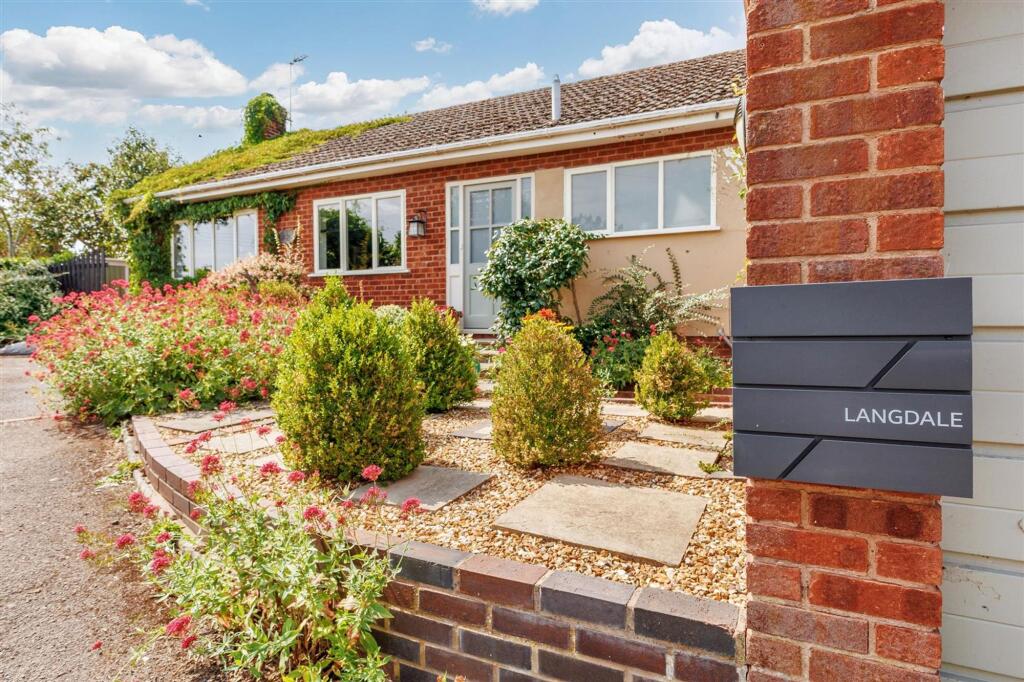 3-bed bungalow on Upper Street, Defford, WR8, £475,000