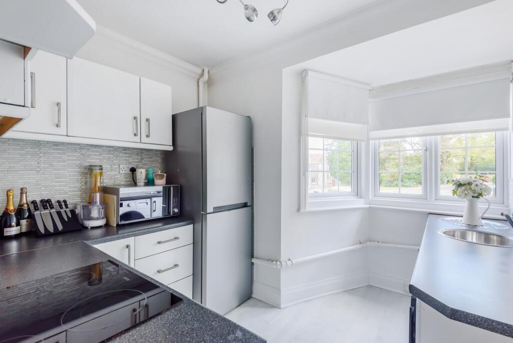 Main image of property: Hindhead