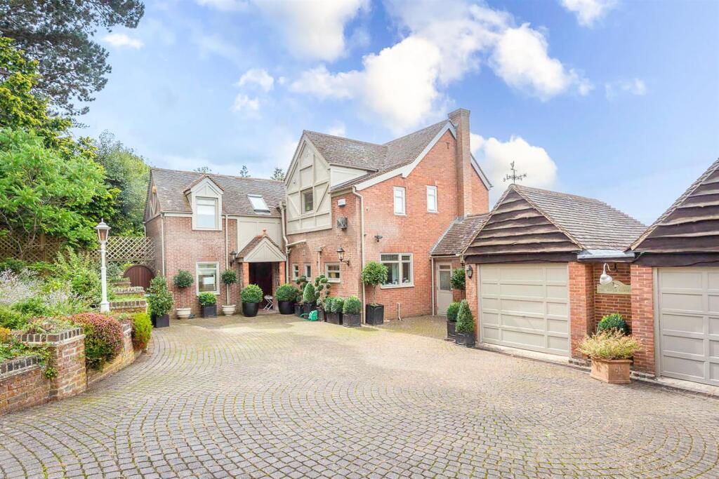 Main image of property: Battledown, Cheltenham GL52 6NY