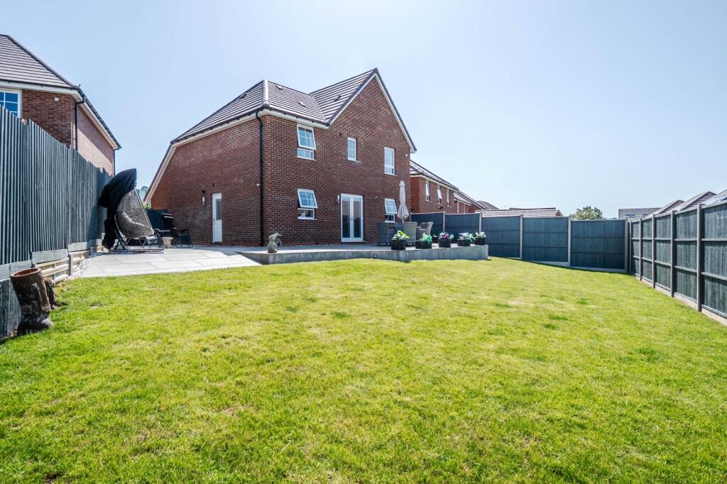 House in Milton Keynes, Eaton Leys, Bletchley and Fenny Stratford - View 3