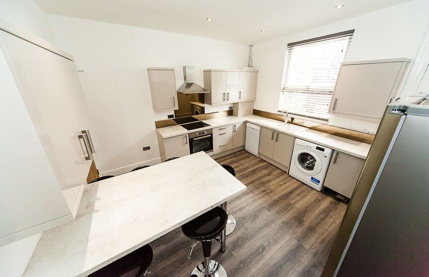 6 bedroom terraced house for rent