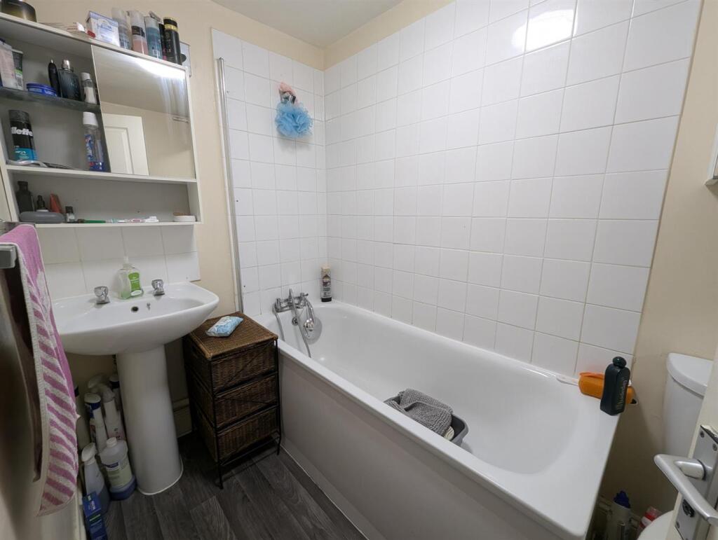2 bedroom house for rent