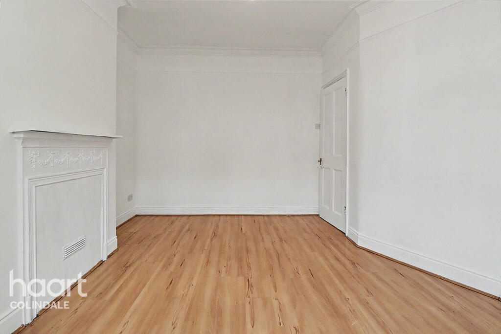 House in London, Grahame Park, Colindale - View 4