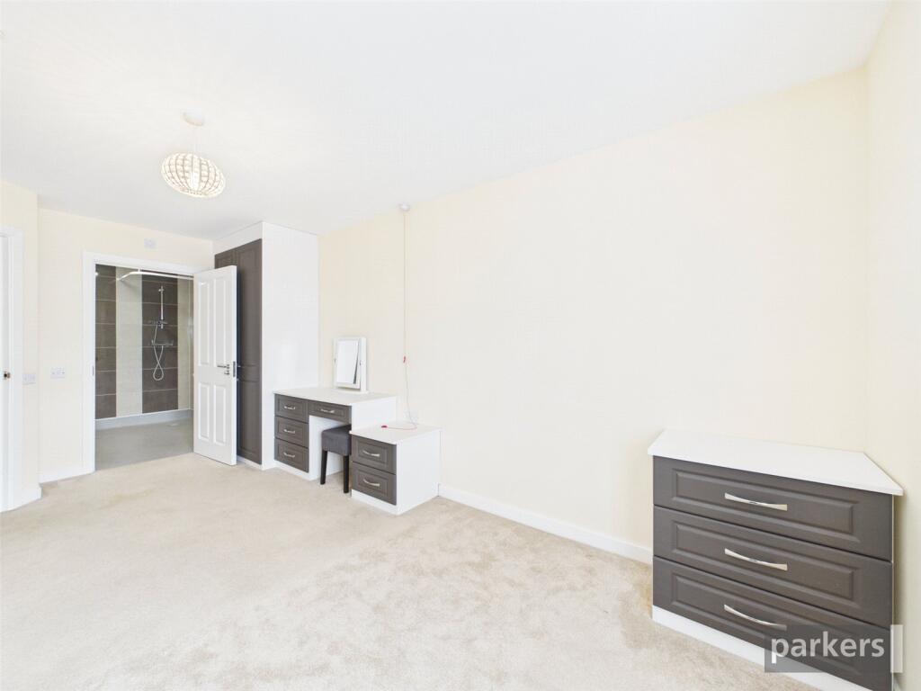 Apartment in Woodley, Wokingham - More