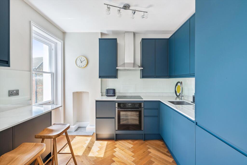 Apartment in Twickenham - View 3
