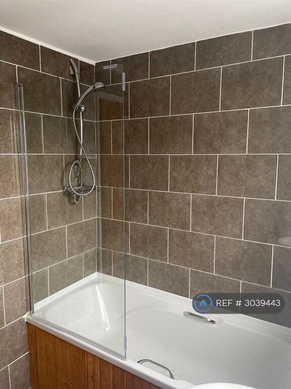 Apartment in Newcastle upon Tyne - View 4