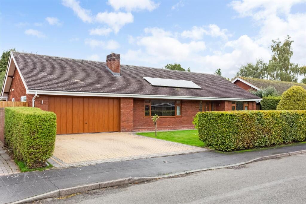 3-bed detached on Beech Grove, Shawbury, Shrewsbury, SY4 4LB, £550,000