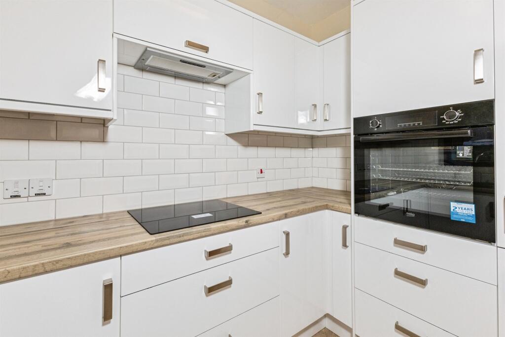 Apartment in Reading - View 4