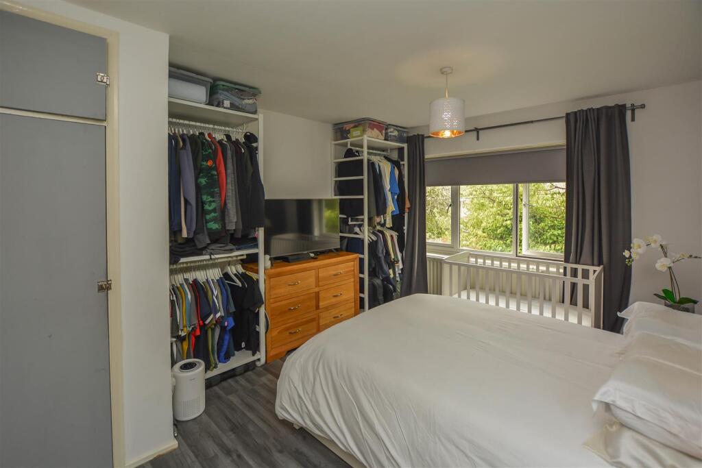 Apartment in Brentwood, Shenfield - More