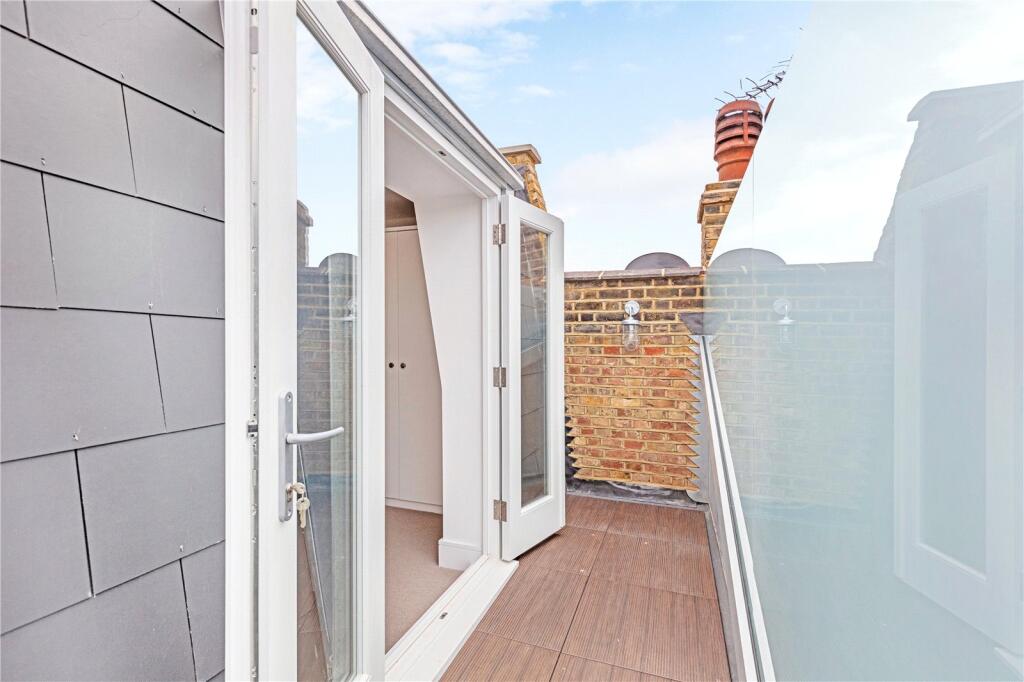 Apartment in London - View 2