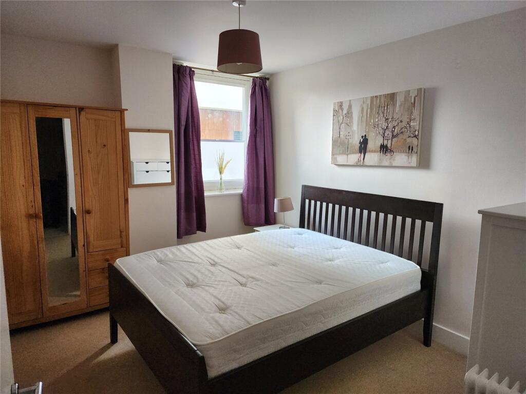 Apartment in Basingstoke and Deane, Lychpit, Riverdene - More