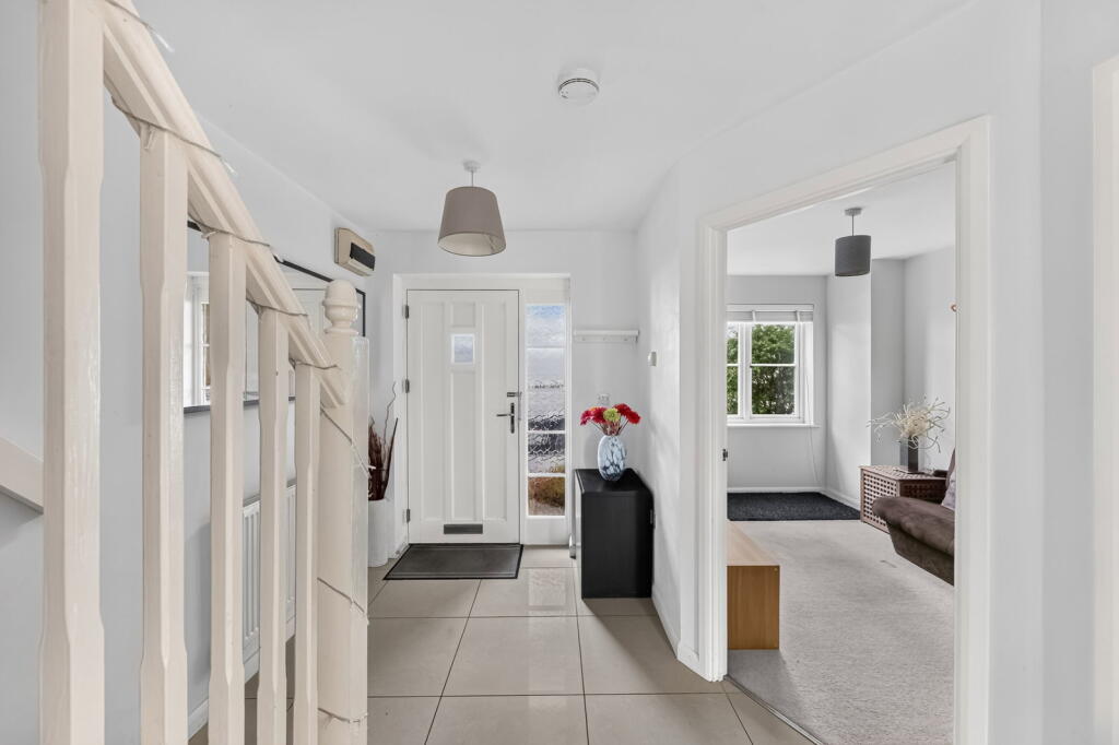 House in Milton Keynes, Ashland, Simpson and Ashland - More