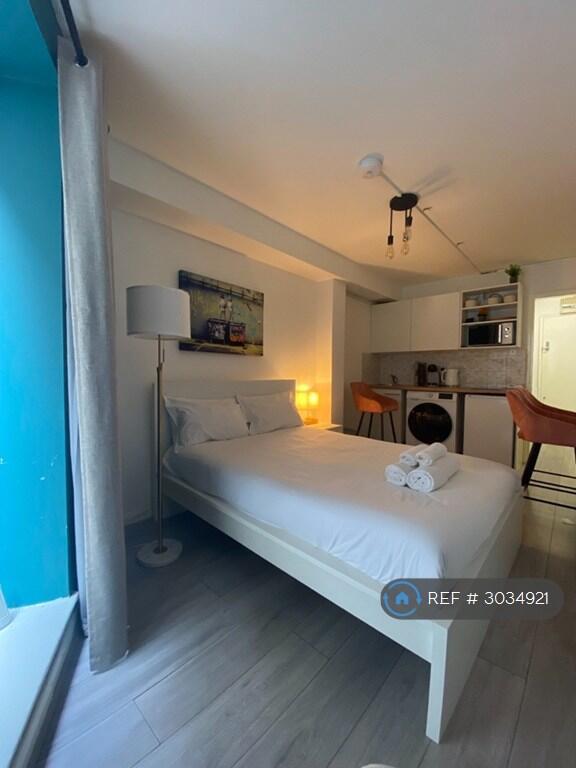 Apartment in London, Browning Estate, Elephant and Castle - More