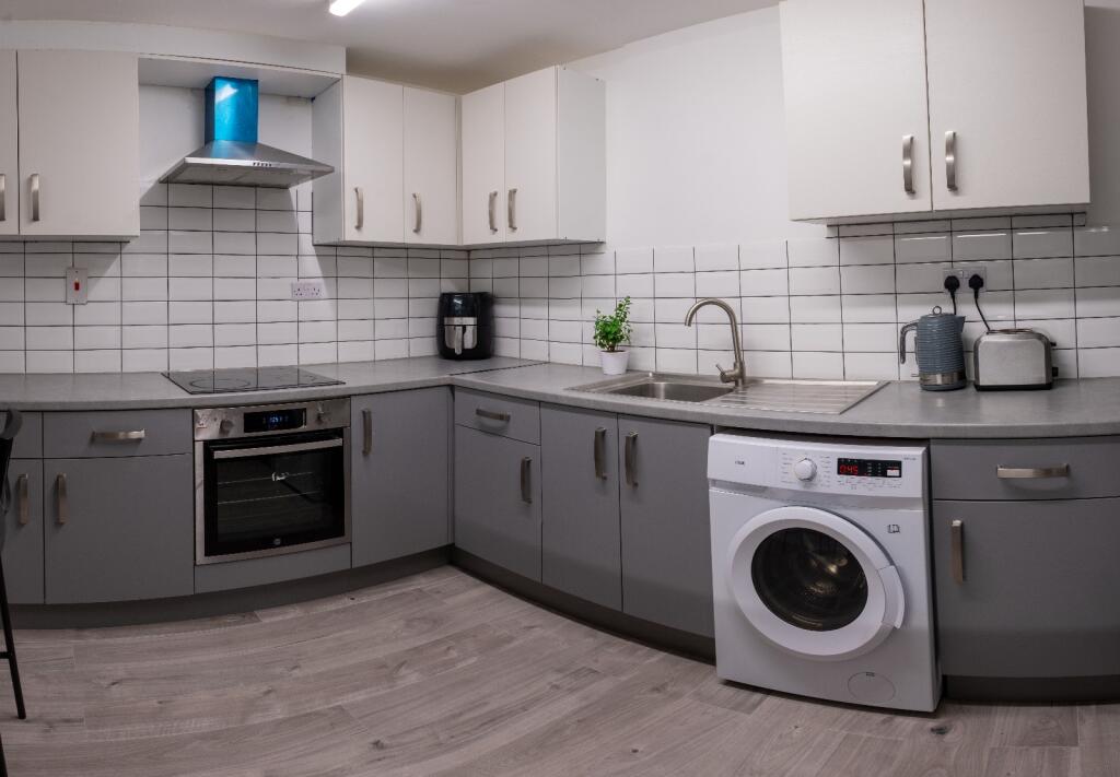 Apartment in Nottingham, Radford - View 3