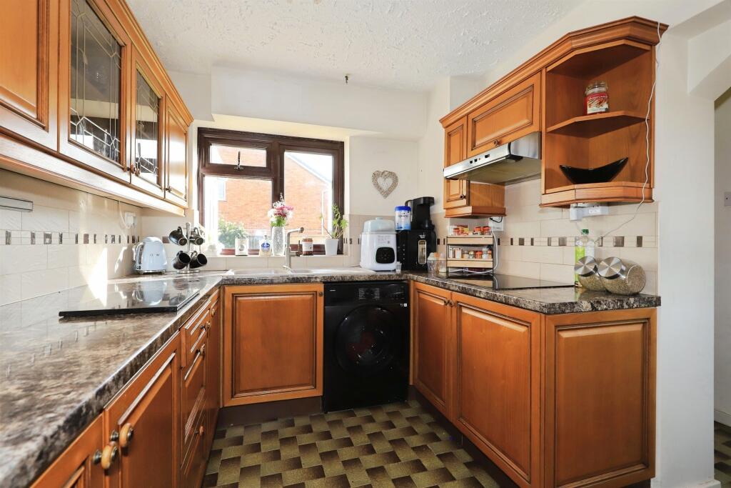 House in Wolverhampton, Alveley - View 4
