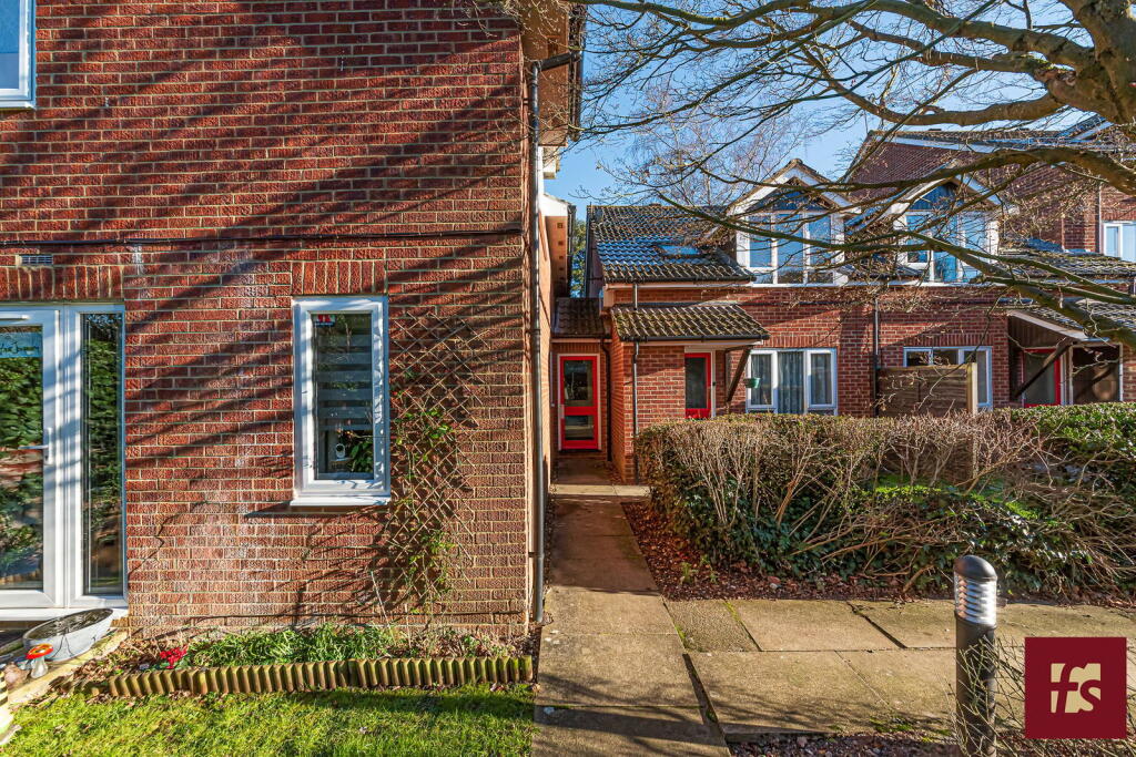 Main image of property: Seymour Court, Crowthorne, RG45 6AQ
