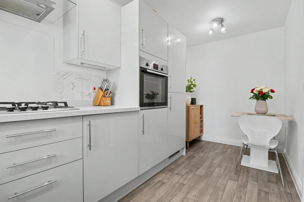 House in Eastleigh, Fair Oak and Horton Heath - More