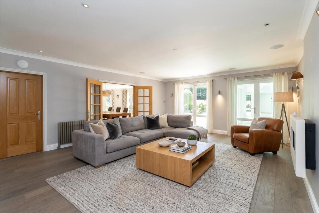House in Kingston upon Thames - More