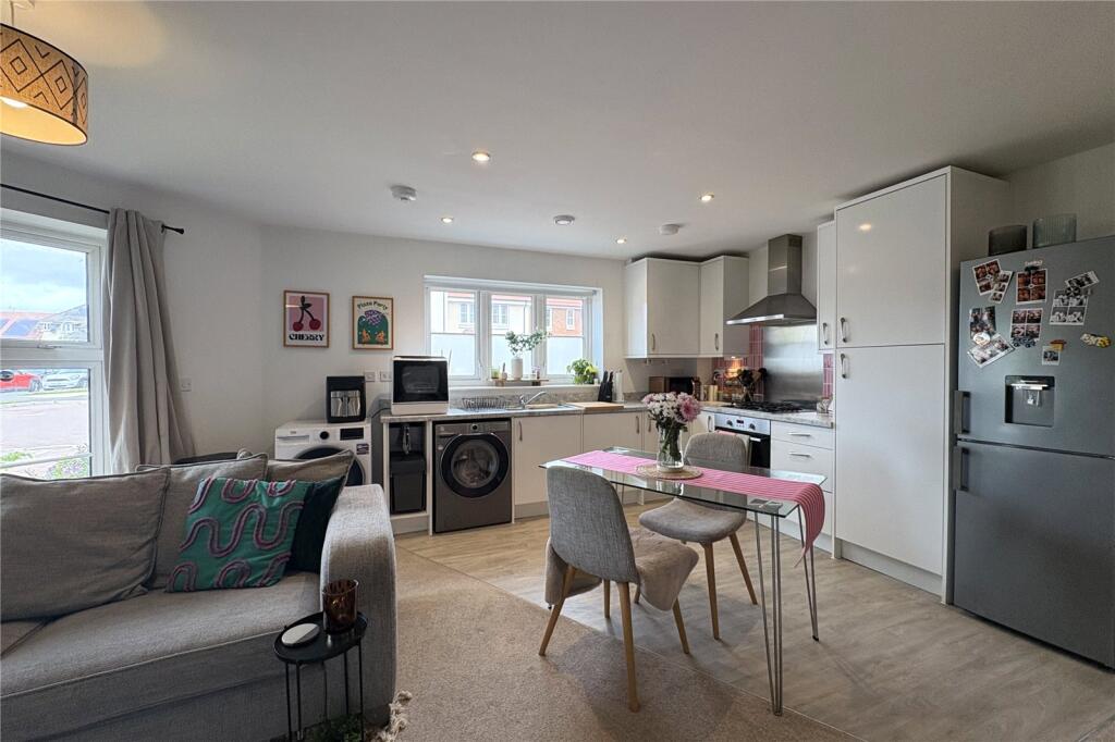 Apartment in Rushmoor, North Town - View 4