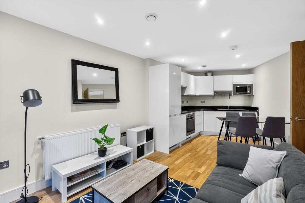 18 St. Annes Street, London, E14 photo 4