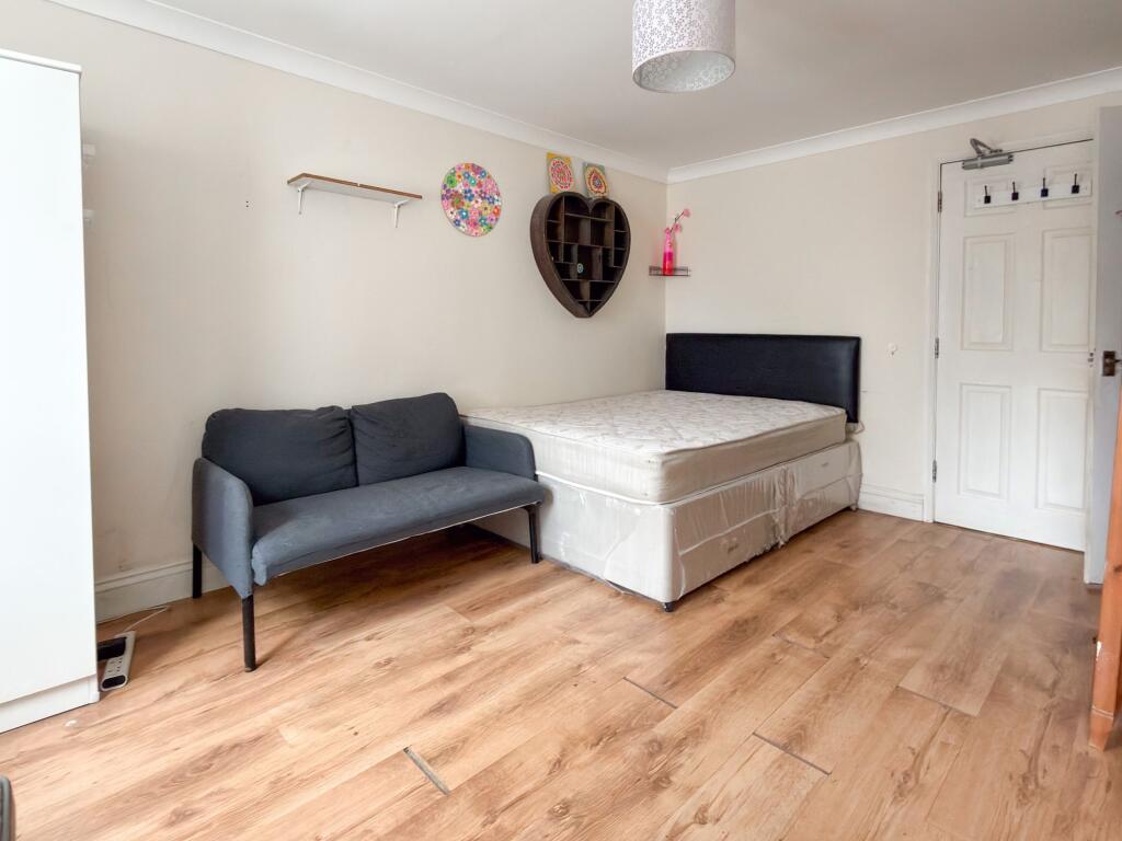 Main image of property: Studio 2, London Road, Reading, RG1