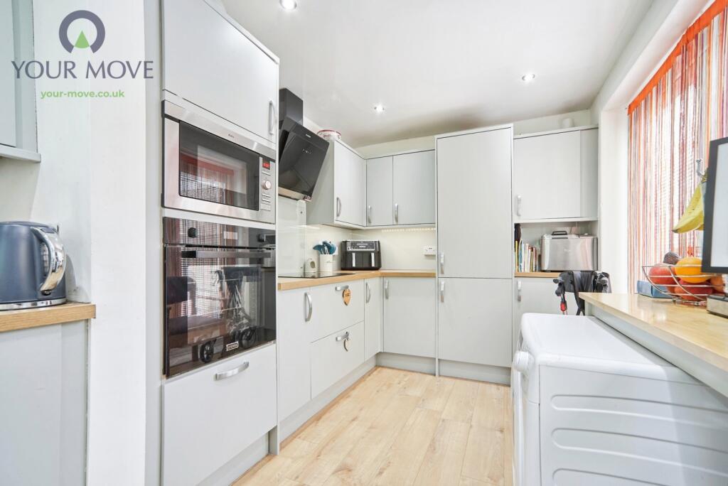 House in Bradford, Woodhouse, Keighley - More